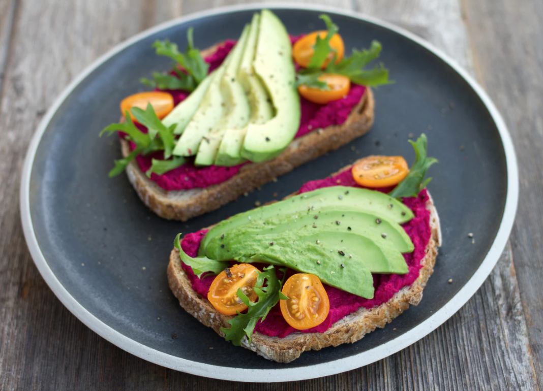 Entremés vegetariano con remolacha